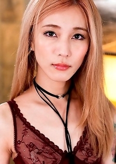 Chulin shows off her incredible femine body.