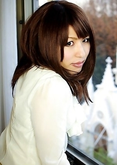 I'd like to introduce the newest addition to our site. She is a stunningly beautiful newhalf named Reina Minazuki!