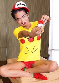 Yoyo gives a nice blowjob, even using the special ball to caress the shaft while her mouth engulfs the cocktip.