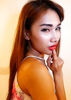 24 year old horny Thai ladyboy Cake gets a facial from tourist