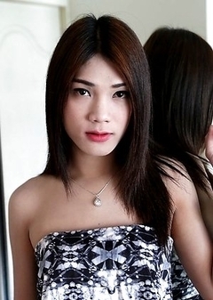 20 year old Sexy Thai Spor ladyboy sucks the cock of her white tourist friend